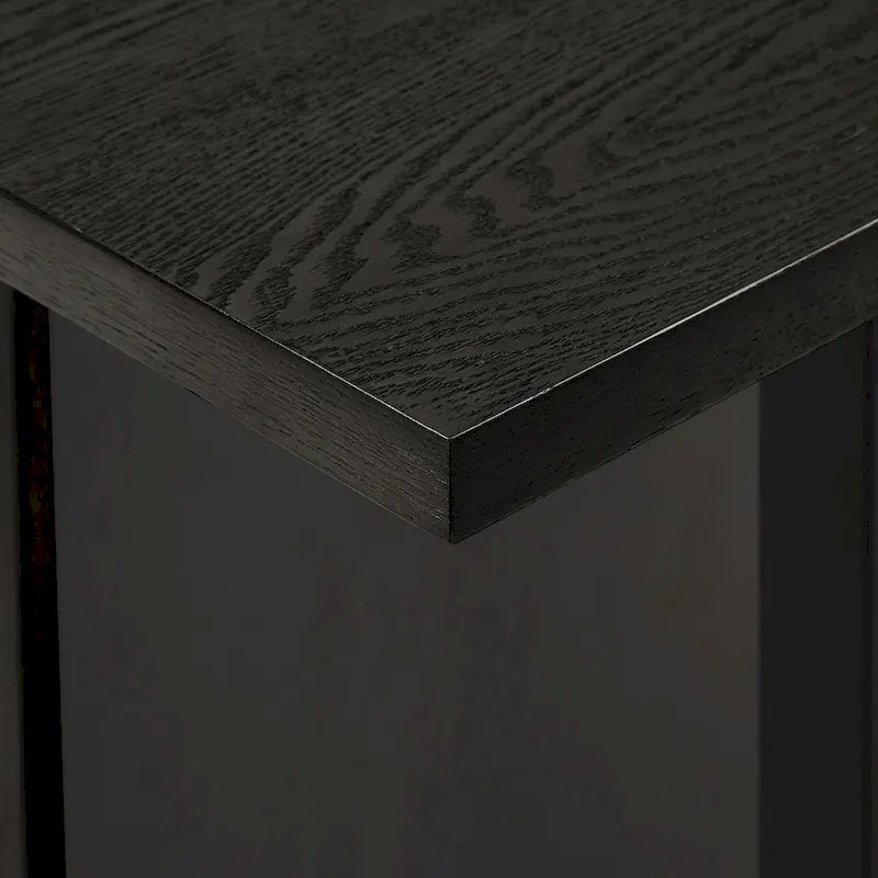 Îlot de cuisine noir à 2 portes avec prises de courant et USB et 2 tabourets par